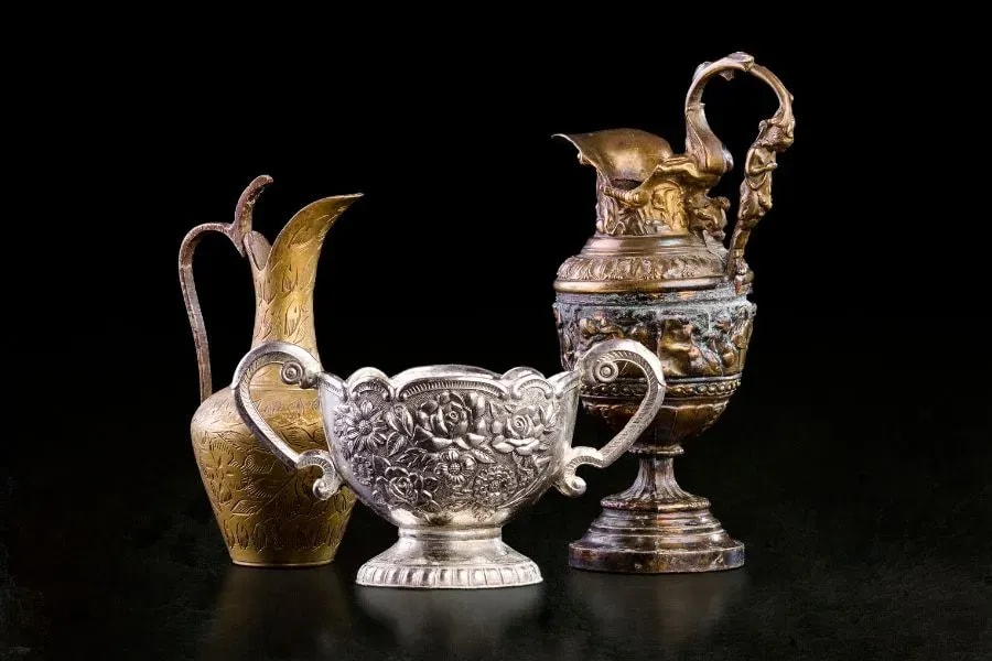 Antikhalle in Niederösterreich – Vintage-Möbel, Glas, Porzellan und mehr