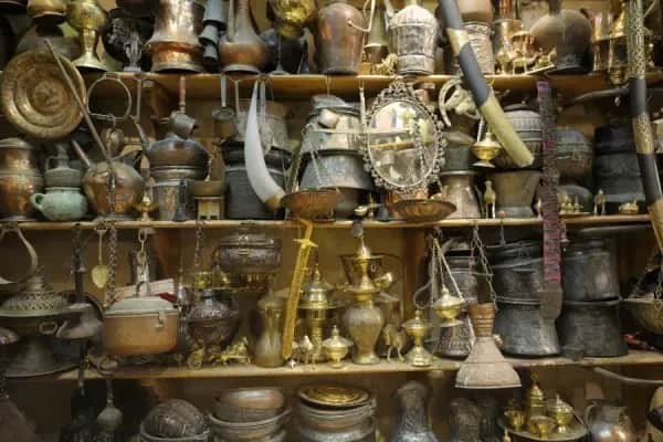 Antiquitäten für jede*n in Wien – Möbel, Kunst & Sammlerstücke in der Antikhalle